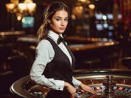 Ilustrasi pengguna dewasa Indonesia menikmati hiburan digital holybet secara bertanggung jawab dengan smartphone di tangan